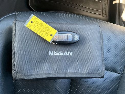 Used 2014 Nissan Leaf SL w/ Premium Package image 25