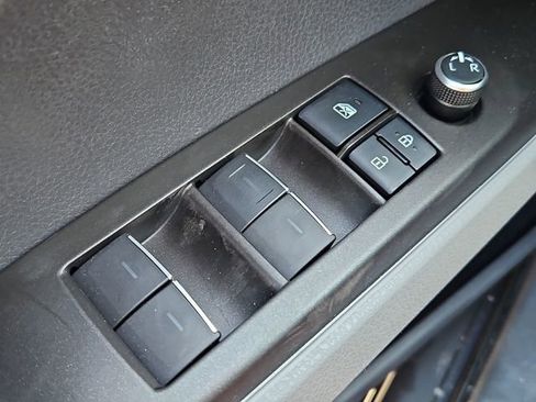 Used 2021 Toyota Camry XLE FWD image 25