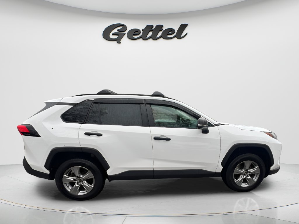 Used 2024 Toyota RAV4 XLE AWD/4WD image 4