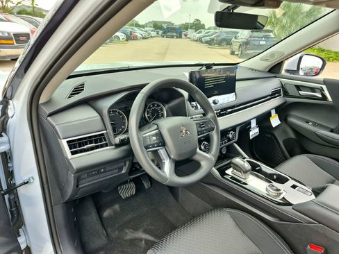 New 2026 Mitsubishi Outlander ES FWD image 9