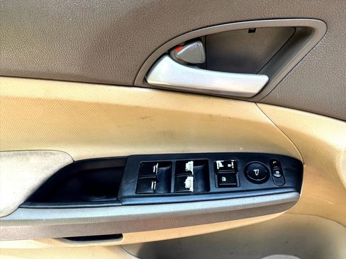 Used 2010 Honda Accord LX-P image 21