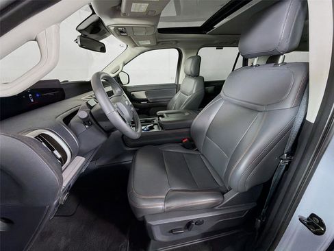 Used 2025 Ford Expedition Max Active AWD/4WD image 11