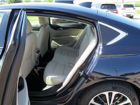 Used 2018 Buick Regal Essence w/ Driver Confidence Package #1 FWD image 15