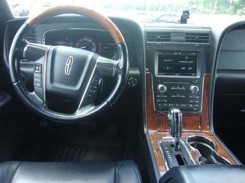 Used 2015 Lincoln Navigator 2WD image 15