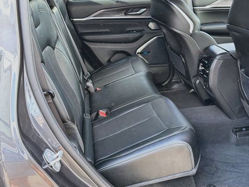 Used 2023 Jeep Grand Cherokee Overland w/ Advanced Protech Group III AWD/4WD image 25
