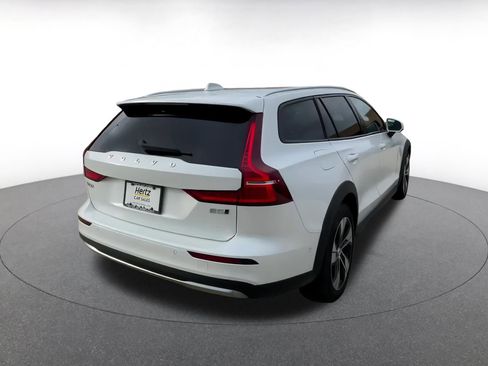 Used 2025 Volvo V60 B5 Cross Country Plus image 14
