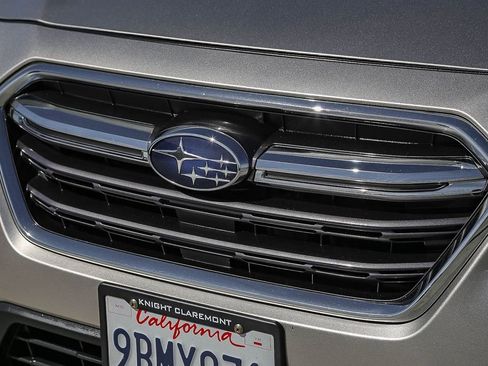 Used 2019 Subaru Outback 2.5i Premium image 6