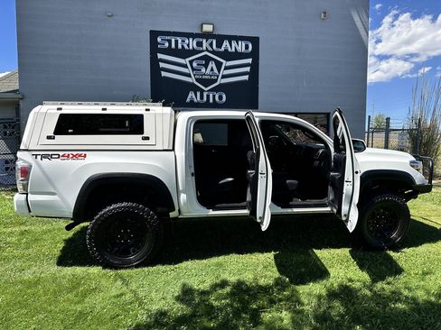 Used 2020 Toyota Tacoma TRD Off-Road w/ Technology Package AWD/4WD image 32