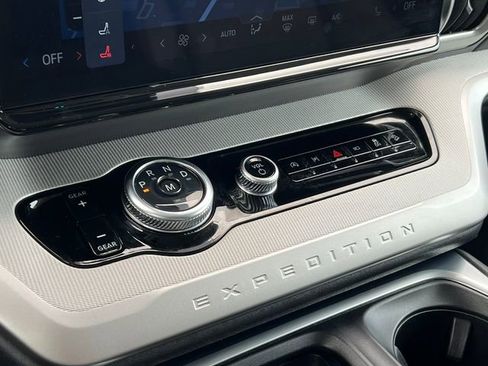 Used 2025 Ford Expedition Active AWD/4WD image 9