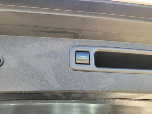 Used 2023 Toyota Highlander LE image 15