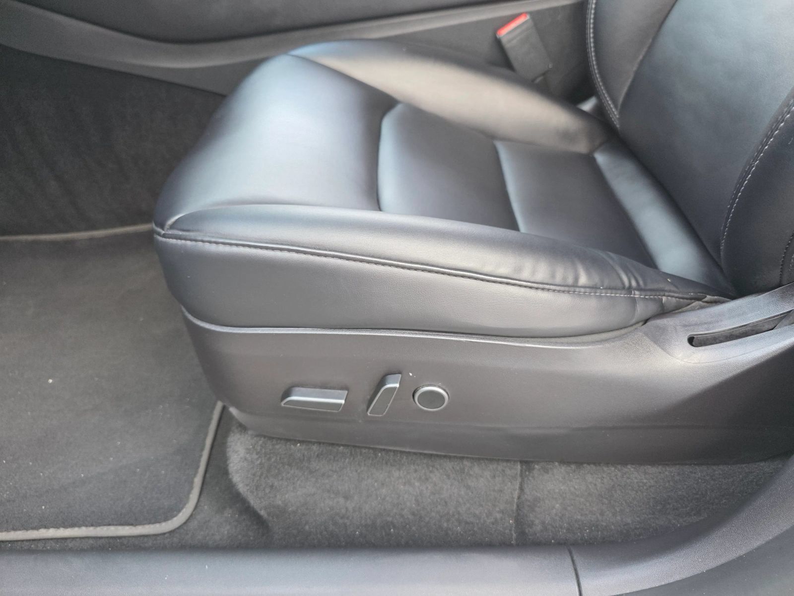 Used 2022 Tesla Model Y Long Range AWD/4WD image 25