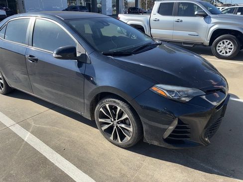 Used 2017 Toyota Corolla SE image 2
