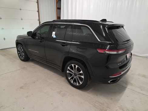 Used 2024 Jeep Grand Cherokee Overland w/ Luxury Tech Group IV image 3