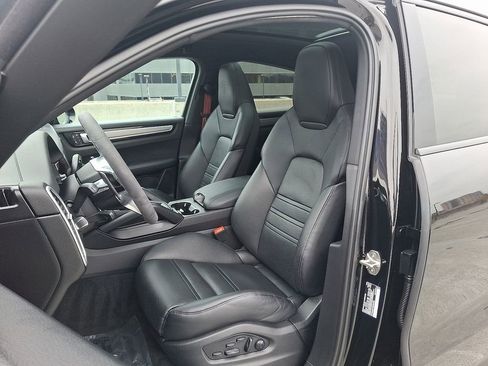 Used 2023 Porsche Cayenne Coupe image 5