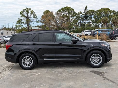 Used 2025 Ford Explorer Active image 9