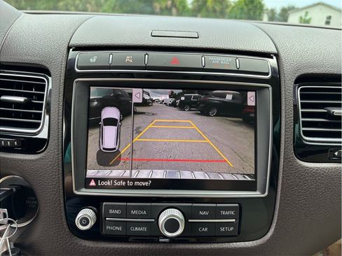 Used 2017 Volkswagen Touareg Sport AWD/4WD image 29