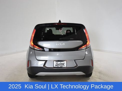 Used 2025 Kia Soul LX w/ LX Technology Package FWD image 5