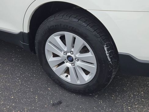 Used 2017 Subaru Outback 2.5i Premium image 15