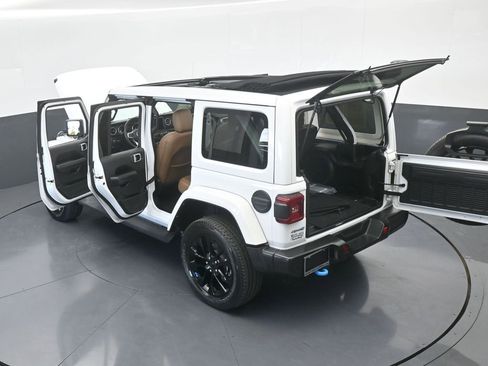 Used 2022 Jeep Wrangler Unlimited Sahara w/ Safety Group image 75