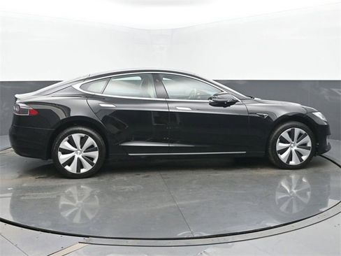 Used 2020 Tesla Model S Long Range Plus image 6