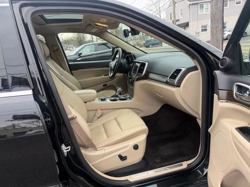 Used 2018 Jeep Grand Cherokee Limited w/ Trailer Tow Group IV image 26