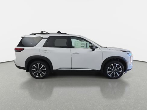 New 2026 Nissan Pathfinder Platinum image 4