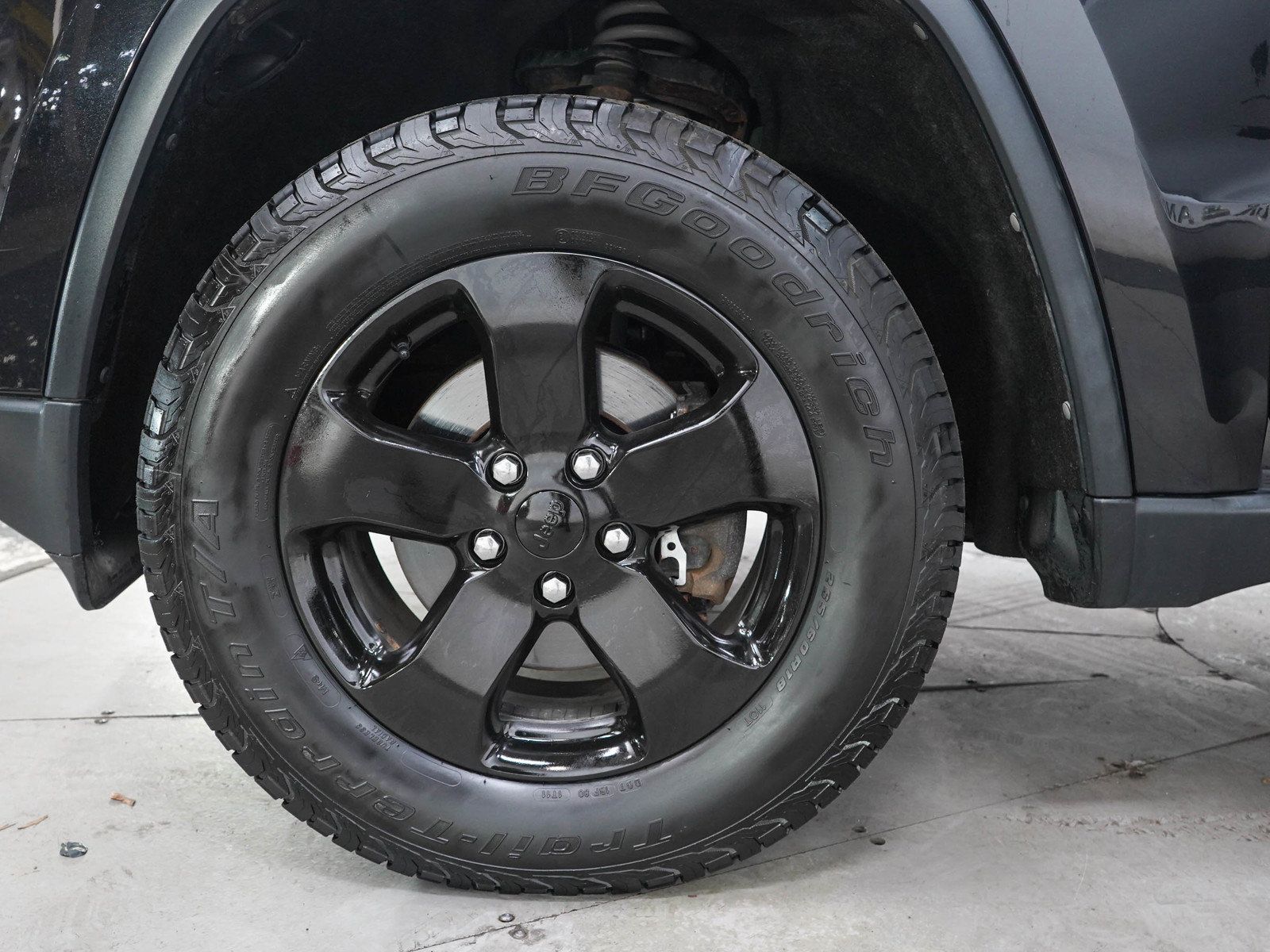 Used 2013 Jeep Grand Cherokee Laredo AWD/4WD image 29