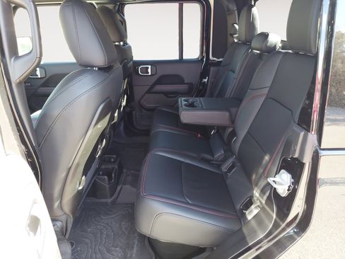 Certified 2025 Jeep Gladiator Rubicon image 24