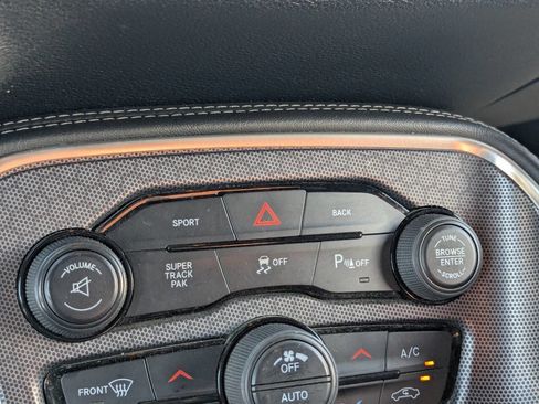 Used 2016 Dodge Challenger SXT Plus image 29