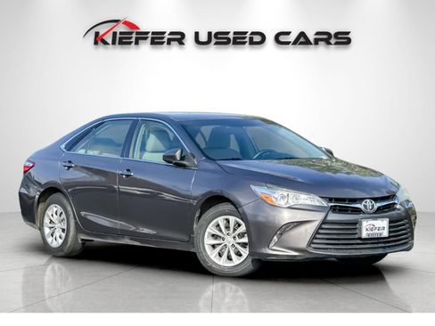 Used 2016 Toyota Camry LE FWD image 36