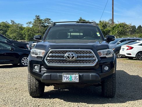 Used 2017 Toyota Tacoma TRD Off-Road w/ Tow Package (A/T) AWD/4WD image 3