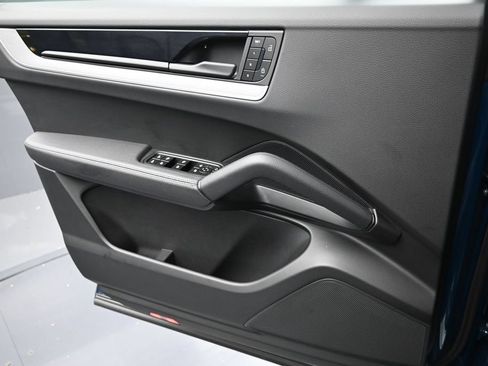 Certified 2025 Porsche Cayenne Coupe AWD/4WD image 24