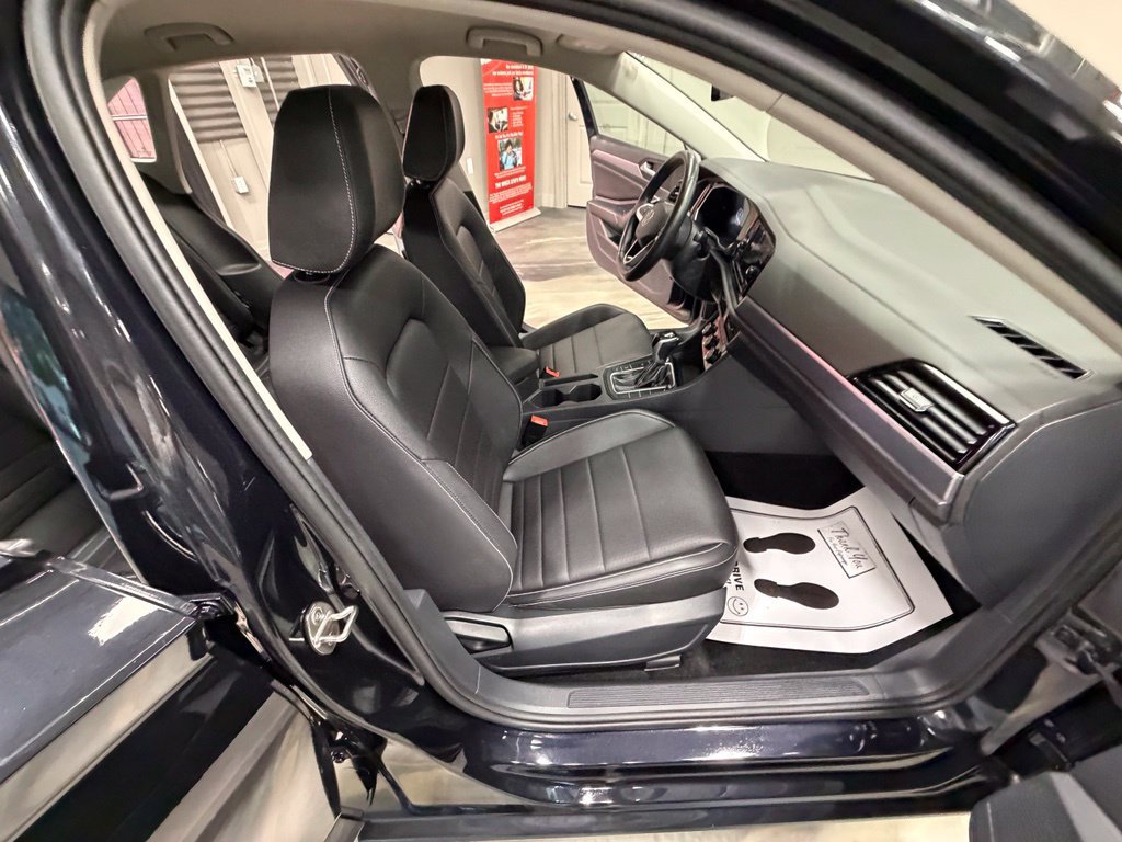 Used 2024 Volkswagen Jetta SE FWD image 38