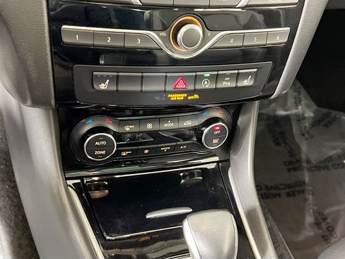 Used 2019 INFINITI QX30 Premium w/ Navigation Package image 16