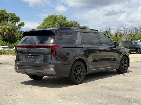 Used 2026 Kia Carnival SX Prestige FWD image 4