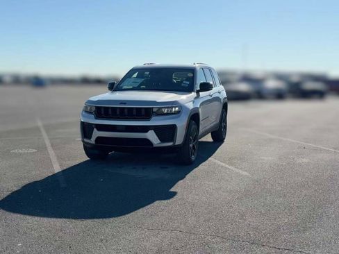 New 2026 Jeep Grand Cherokee Altitude image 3