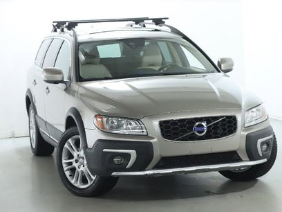 Used 2016 Volvo XC70 T5 Premier w/ Proximity Package