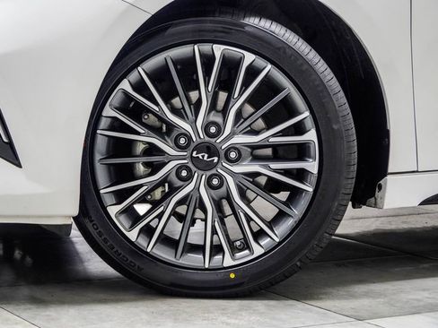 Used 2024 Kia Forte GT-Line w/ GT-Line Premium Package FWD image 3