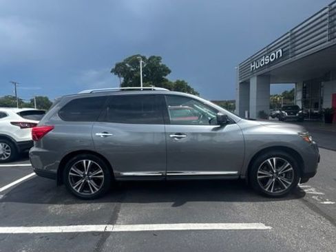 Used 2020 Nissan Pathfinder Platinum FWD image 6