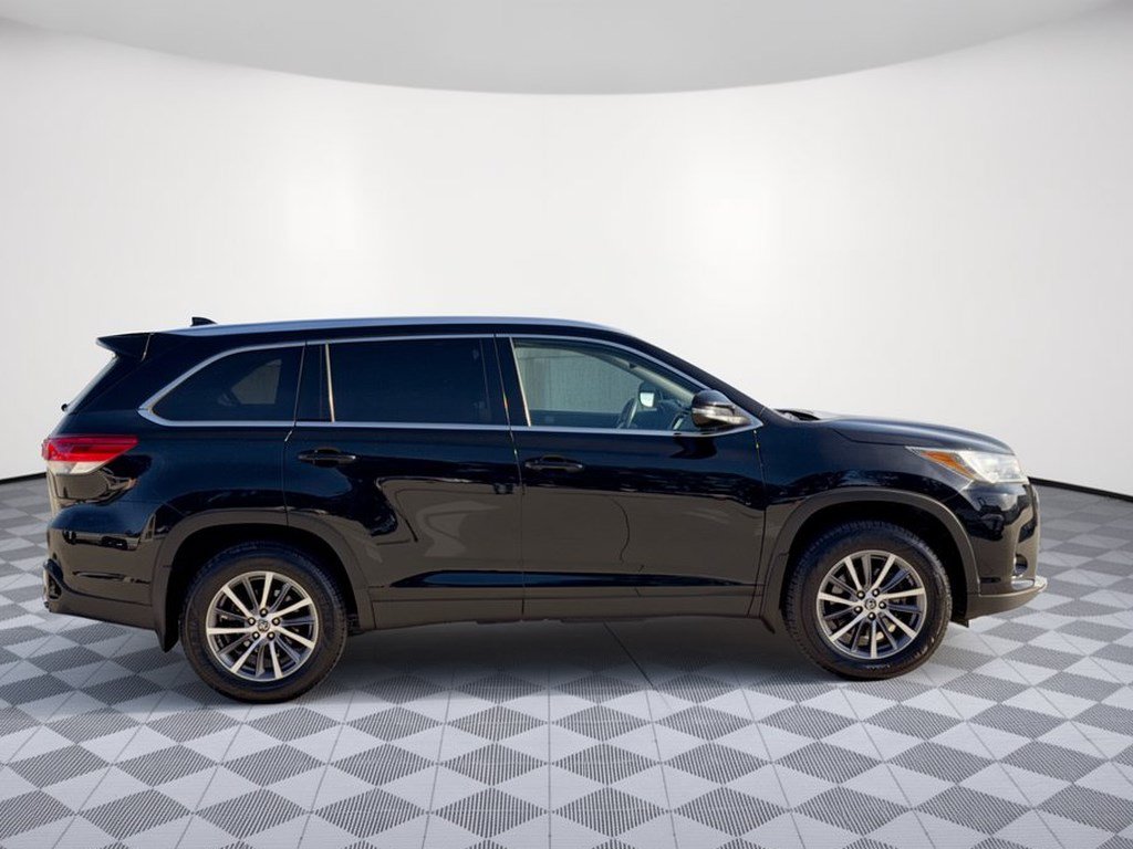 Used 2019 Toyota Highlander XLE AWD/4WD image 8
