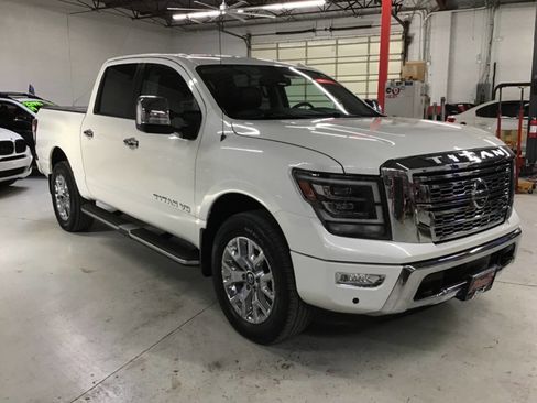 Used 2020 Nissan Titan SL w/ Moonroof Package image 3