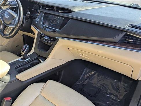 Used 2018 Cadillac XT5 Luxury w/ Driver Awareness Package image 22