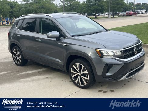 Certified 2023 Volkswagen Taos SE w/ Panoramic Sunroof Package FWD image 1