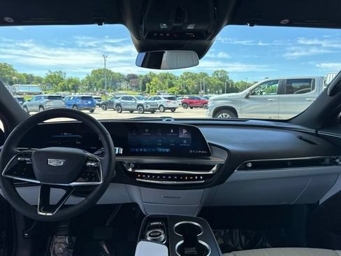 Used 2024 Cadillac Lyriq Luxury AWD/4WD image 24
