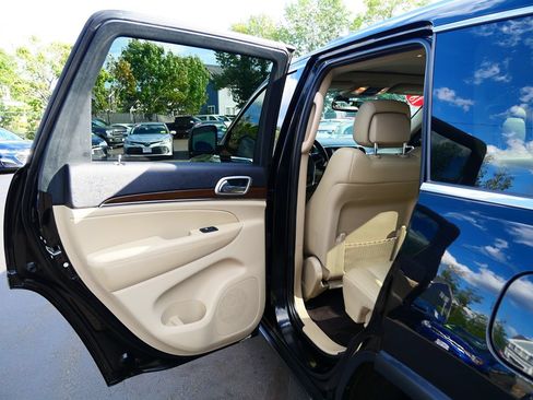 Used 2018 Jeep Grand Cherokee Limited AWD/4WD image 26
