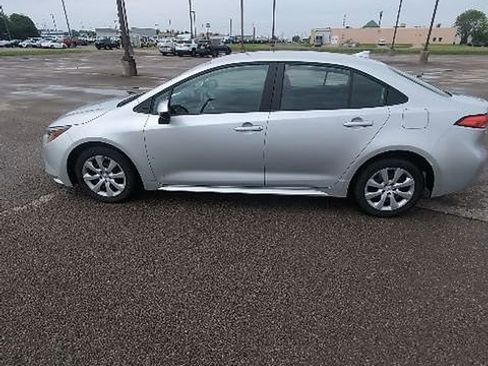 Used 2025 Toyota Corolla LE FWD image 10