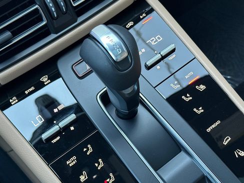 Certified 2026 Porsche Macan AWD/4WD image 28