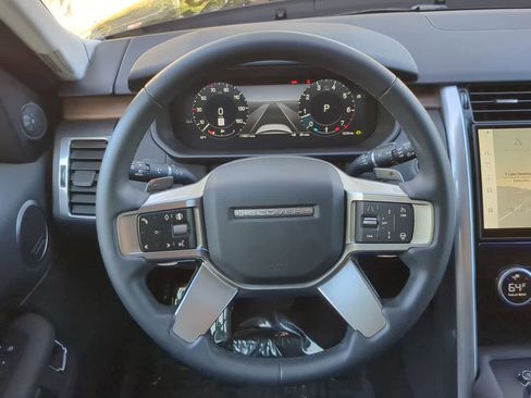 Certified 2024 Land Rover Discovery S image 24