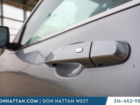 Used 2023 Chevrolet Equinox LT image 39