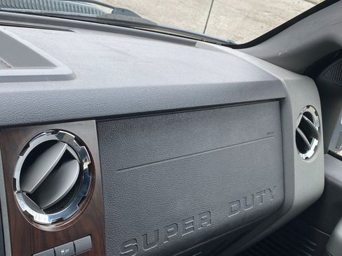 Used 2011 Ford F250 Lariat w/ Lariat Interior Pkg image 18